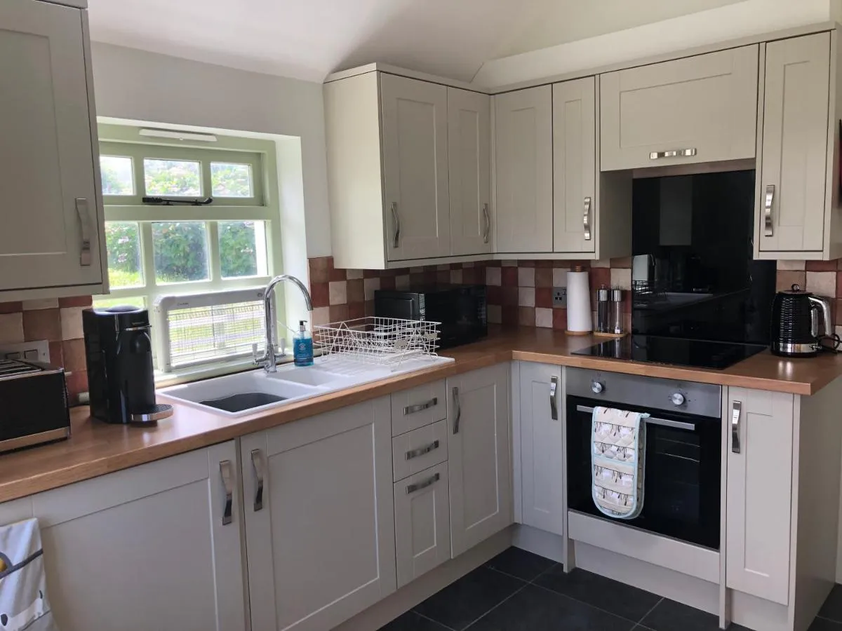 Image 3 of Picture perfect cottage in rural Tintagel