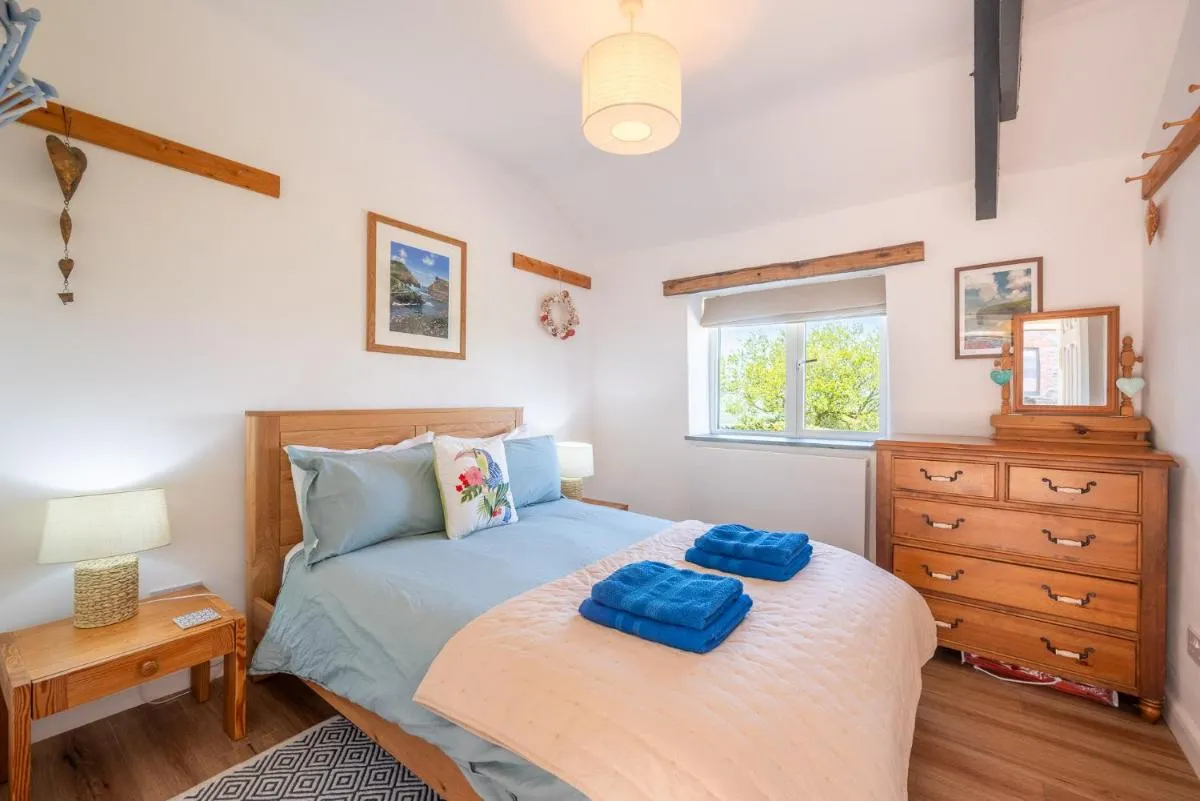 Image 1 of Polrunny Farm Seaberry Cottage with a sea view and log burner