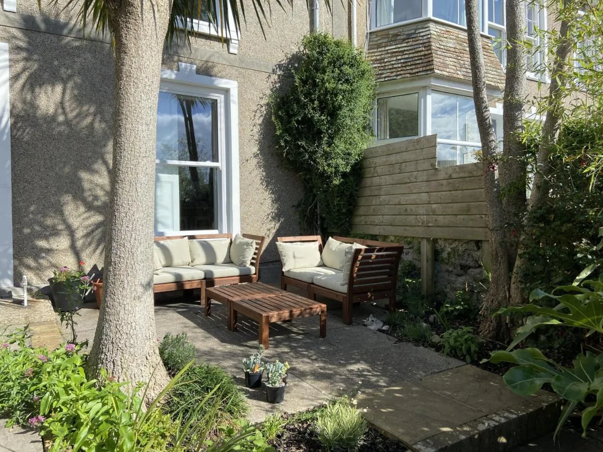 Image 5 of Porth House, with south facing courtyard garden!