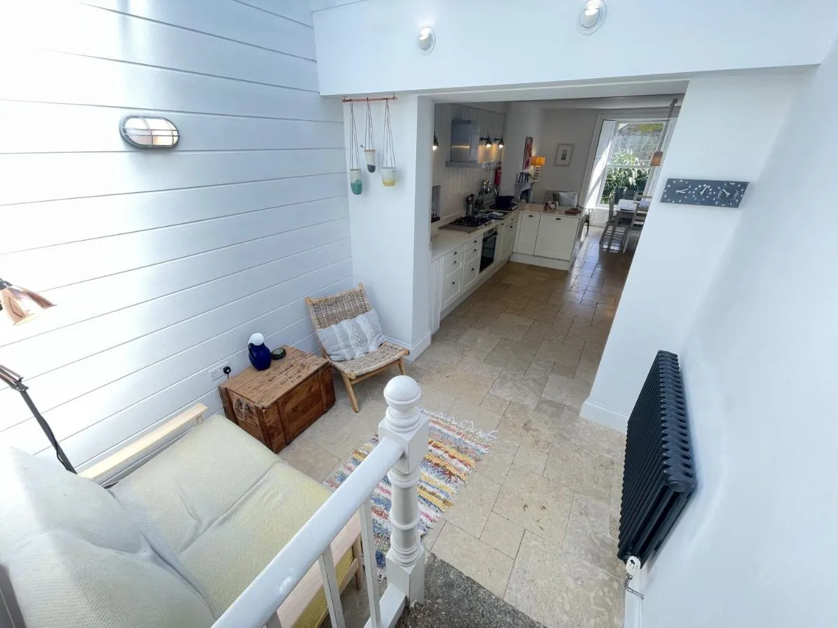 Image 4 of Porth House, with south facing courtyard garden!