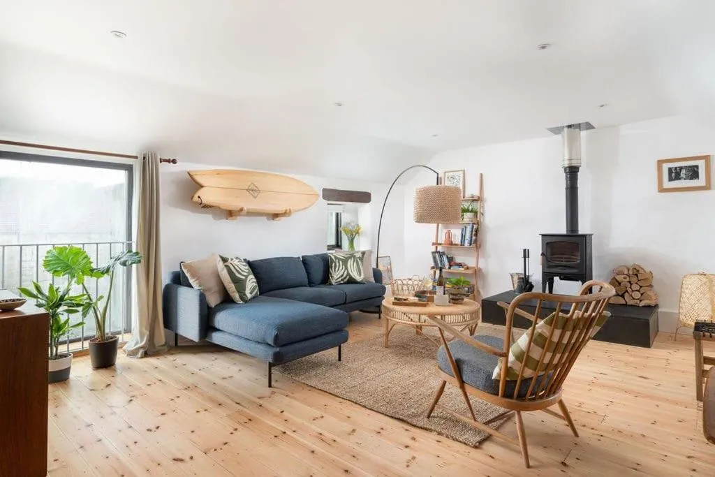 Image of Porthcurno Barns, The Cart Lodge – Cosy cottage, walk to Porthcurno beach, Pedn Vouder & Minack Theatre