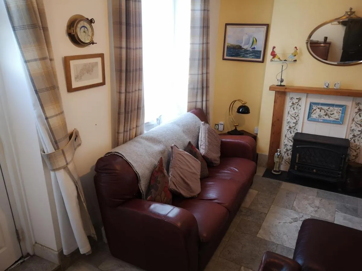 Image 2 of QUILLET COTTAGE, 2 GLENTOWAN ROAD