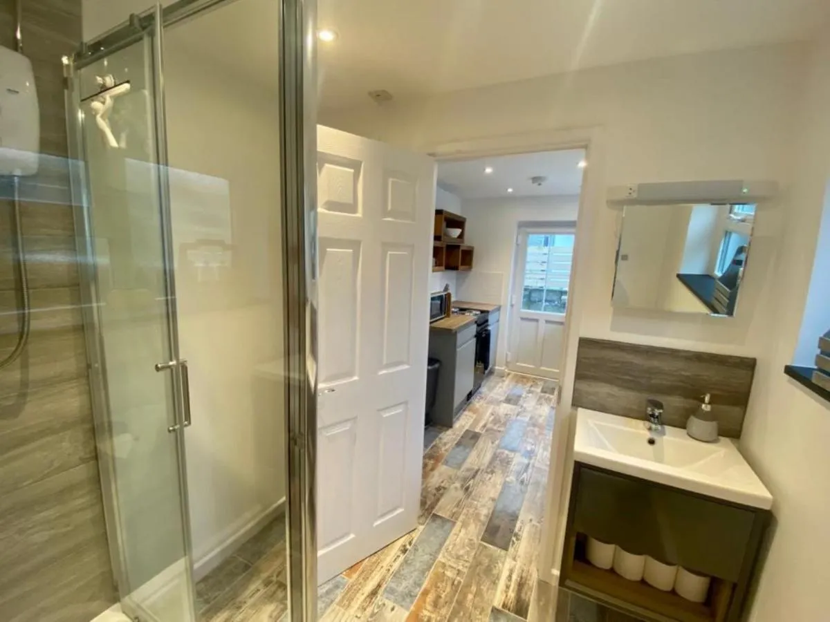 Image 2 of Robin Cottage One Bedroom Cottage near Perranporth beach with Parking & Wifi – Robin Cottage