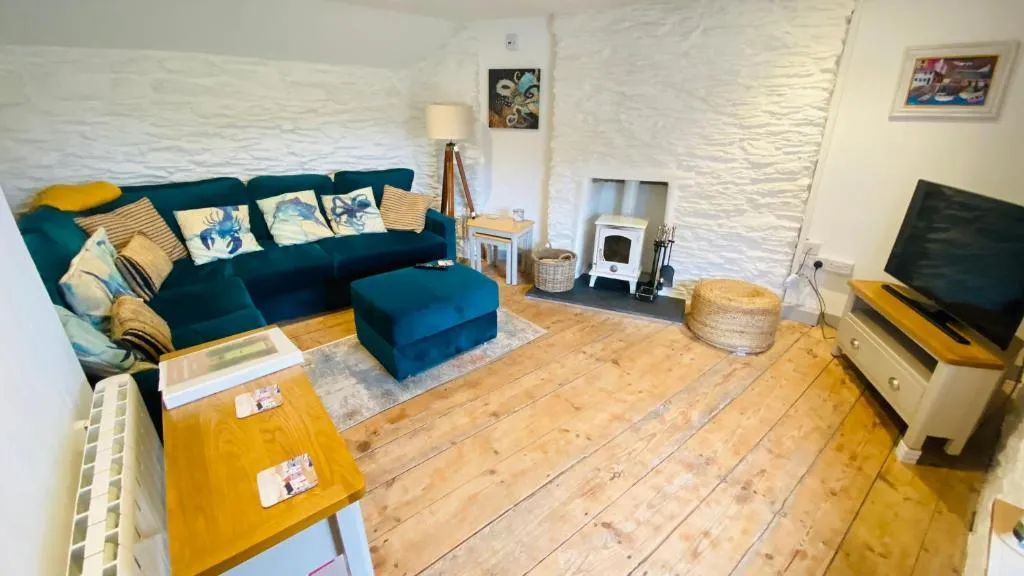 Image of SPINDRIFT is A Beautiful Newly Refurbished THREE BEDROOM Private Family House located on the OLD HARBOUR and the COASTAL PATH in the Heart of Beautiful POLPERRO