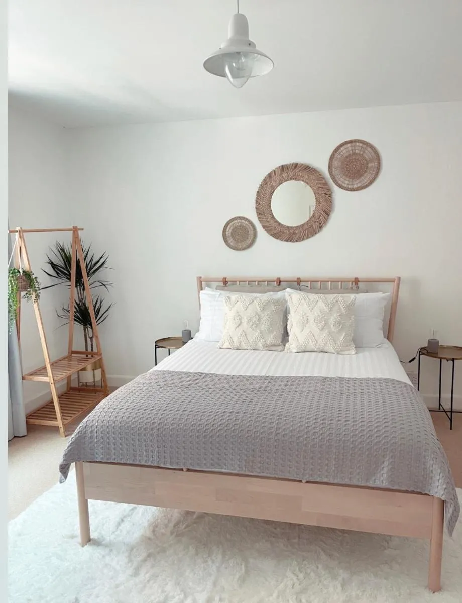 Image 1 of Seapink, Kingsand; luxury Cornish cottage with seaviews, bbq & paddleboards