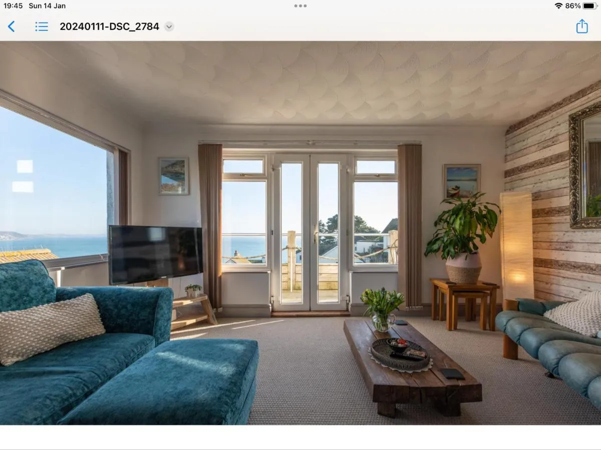 Image 2 of Seaside escape overlooking beautiful looe bay