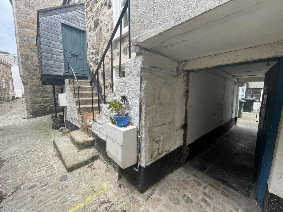 Image 5 of Sixpence Cottage, a few steps from the harbour!