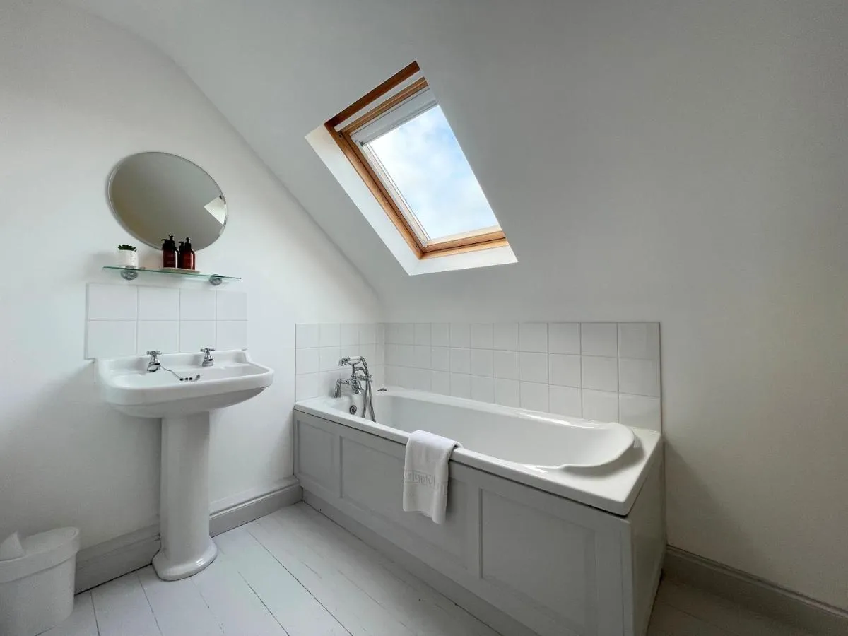 Image 2 of Spacious Home Sleeps 6 Short Walk to Port Isaac Village & Stunning Views