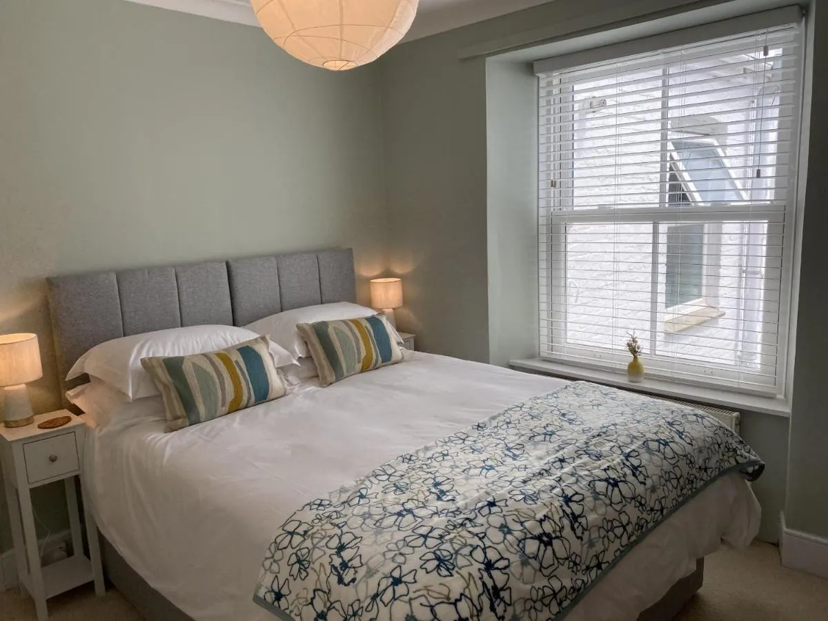 Image 2 of Spacious, seaside, Victorian home “Bay View Terrace”, Penzance