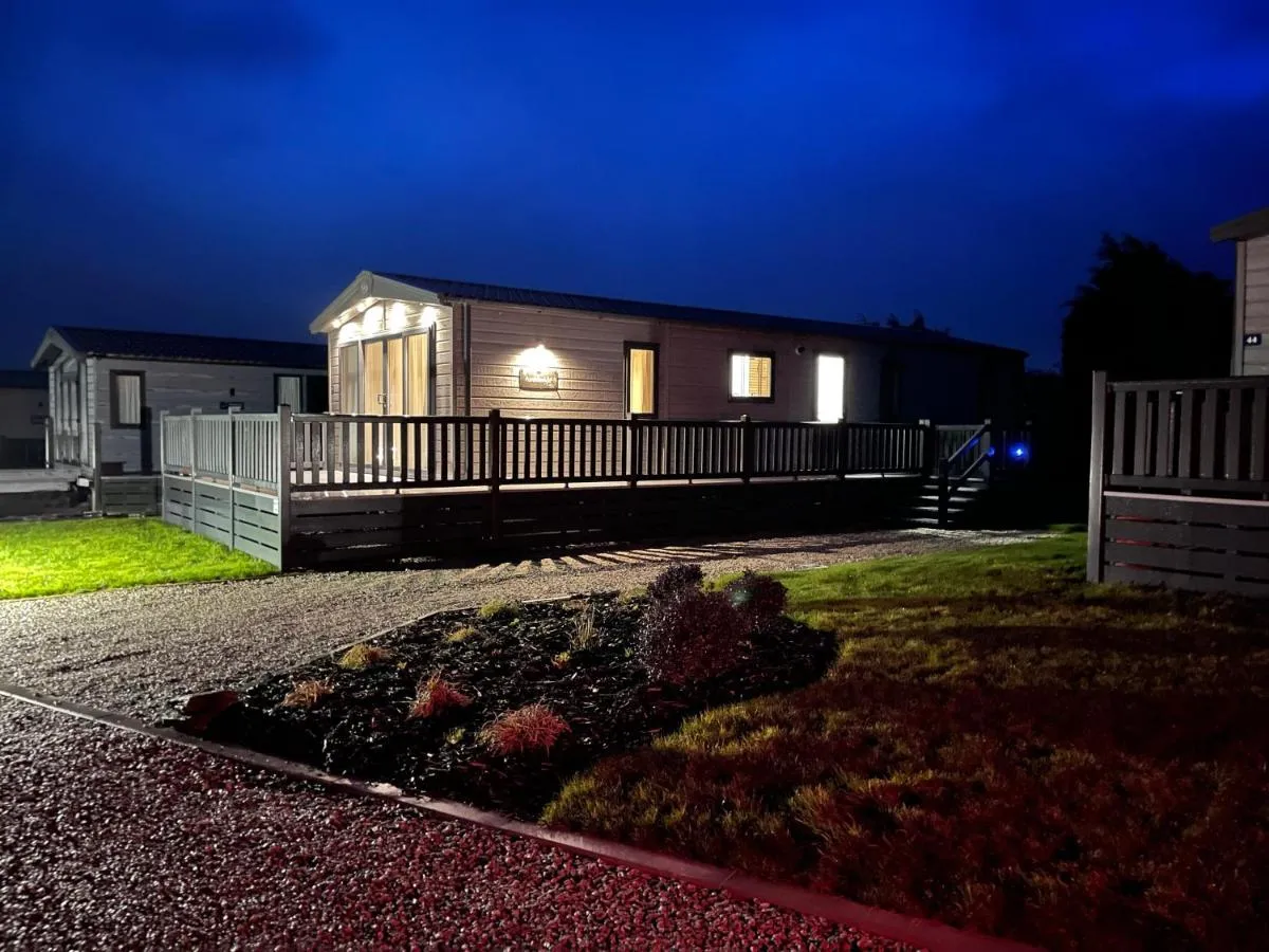 Image 2 of Stones Throw Lodge