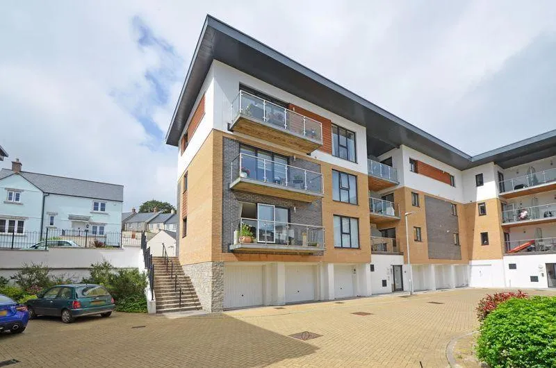 Image 5 of Stunning Apartment, balconies, private beach, coast path