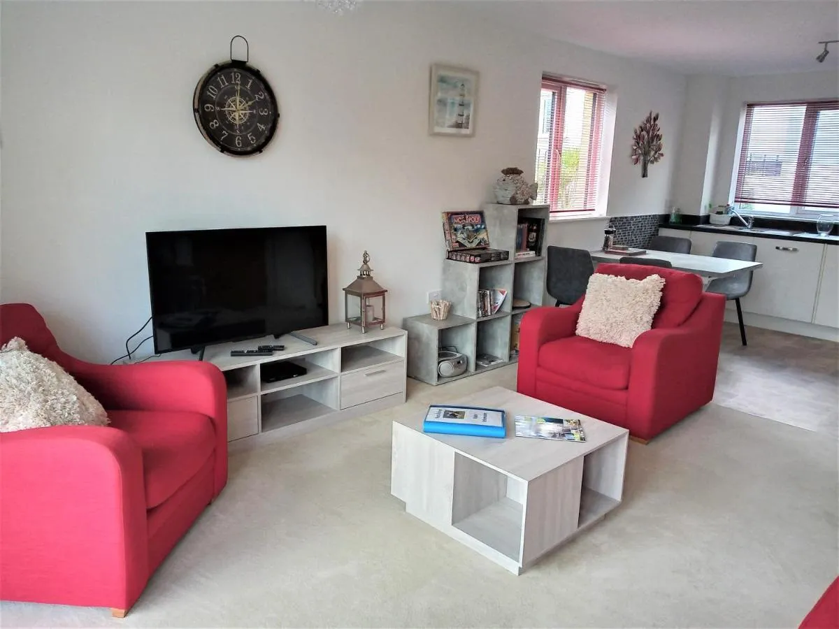Image 4 of Stunning Apartment, balconies, private beach, coast path