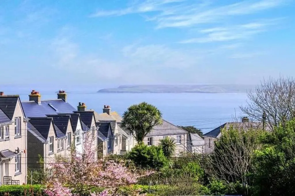 Image of Sunrise! ~ 2 Bedrooms, Garden, Parking, Sea Views