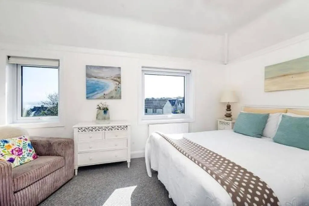 Image 1 of Sunrise! ~ 2 Bedrooms, Garden, Parking, Sea Views