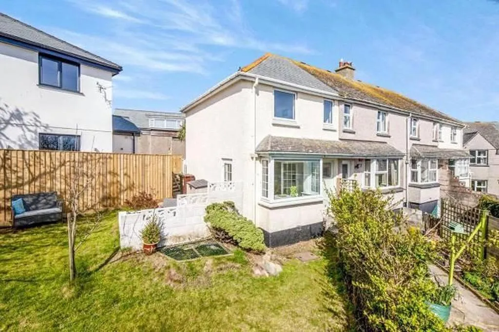 Image 5 of Sunrise! ~ 2 Bedrooms, Garden, Parking, Sea Views