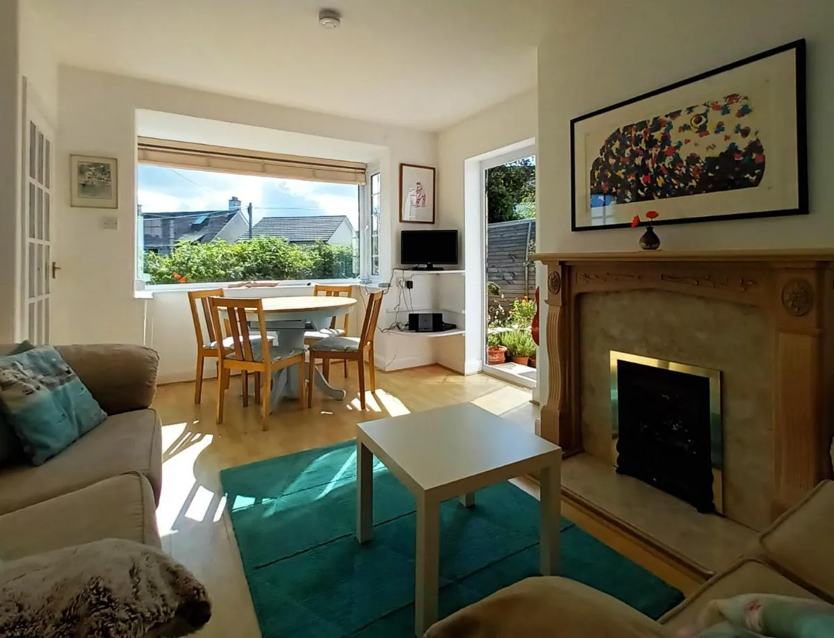 Image 4 of Sunrise! ~ 2 Bedrooms, Garden, Parking, Sea Views
