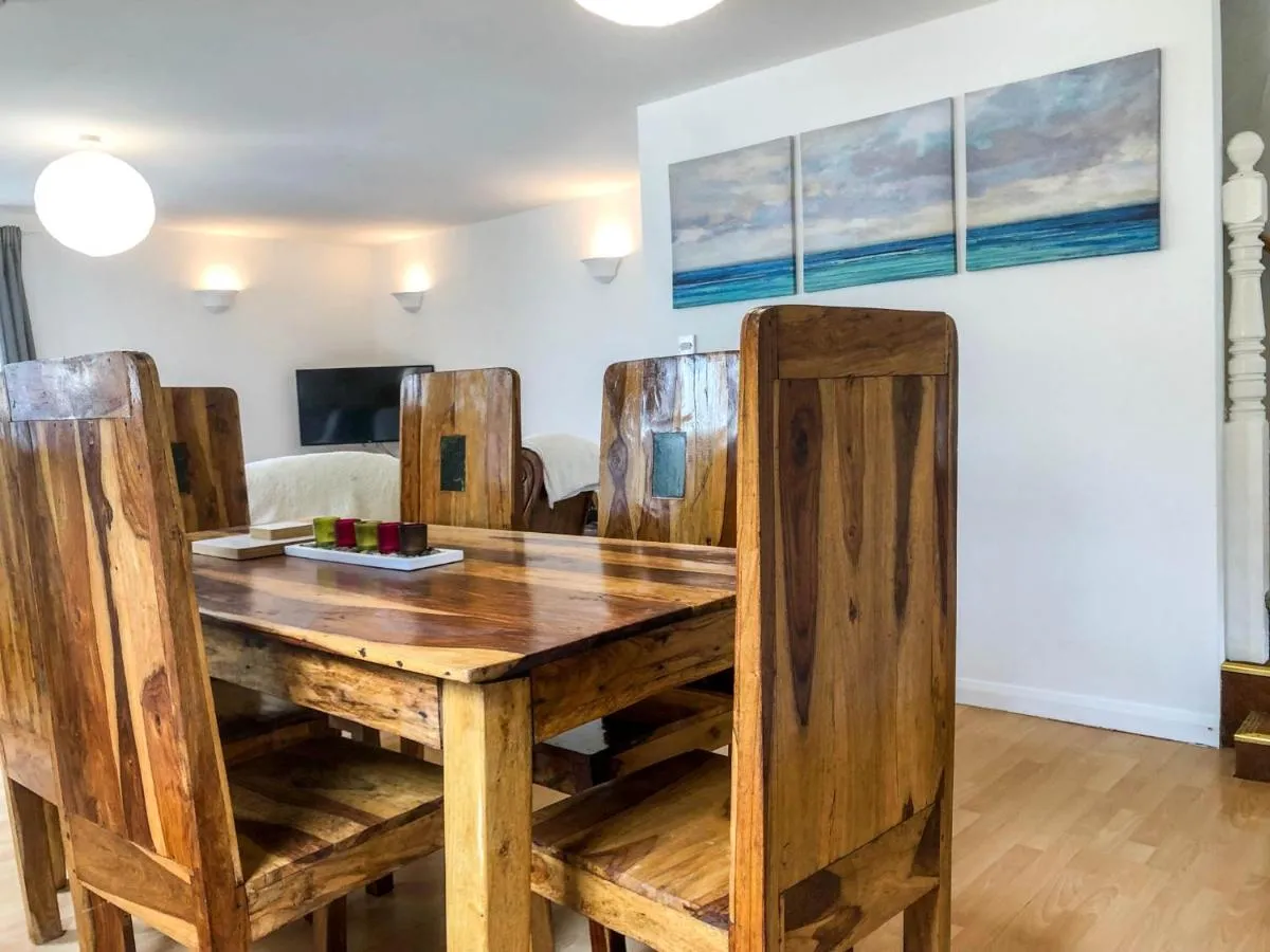 Image 2 of THE OLD RECTORY ROSE COTTAGE in Jacobstow 10 mins to Widemouth bay and Crackington Haven,Nearby Bude,Tintagel,Port Issac,Clovelly,PARKING FOR LARGE AND MULTIPLE VEHICLES