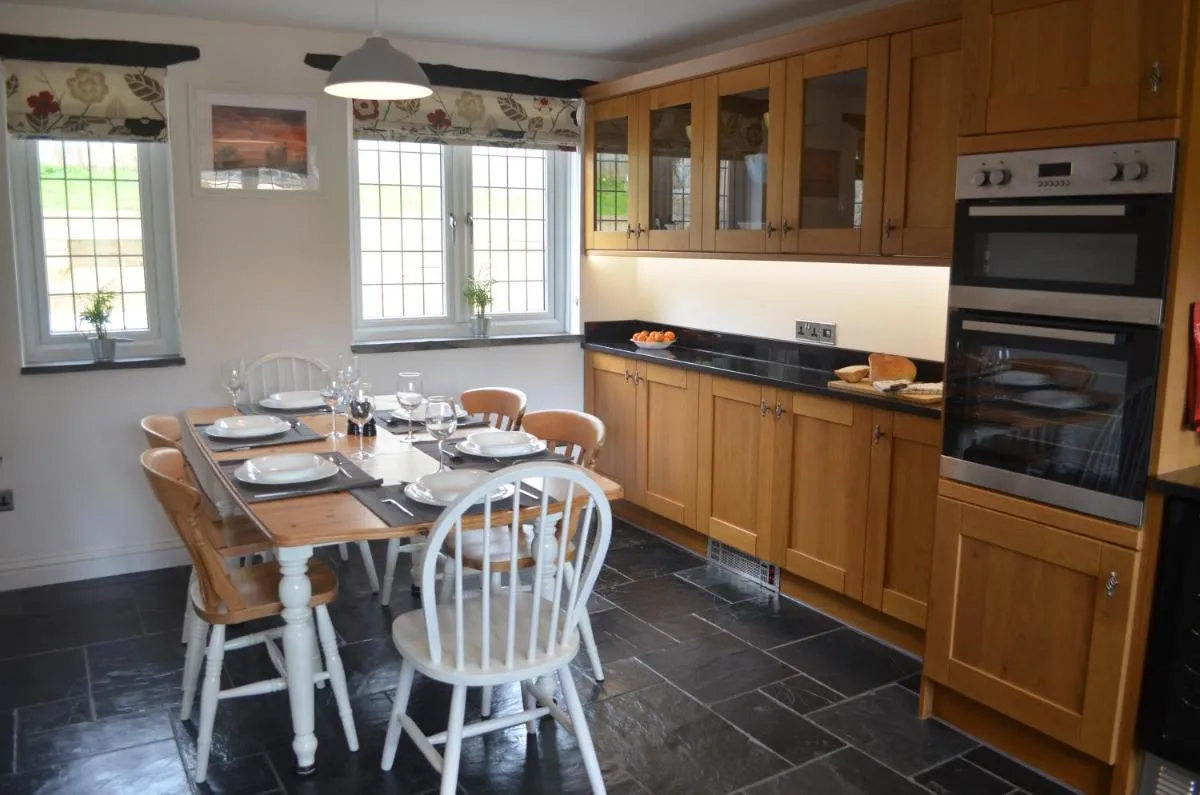 Image 2 of The Cottage, Treliggon Farm