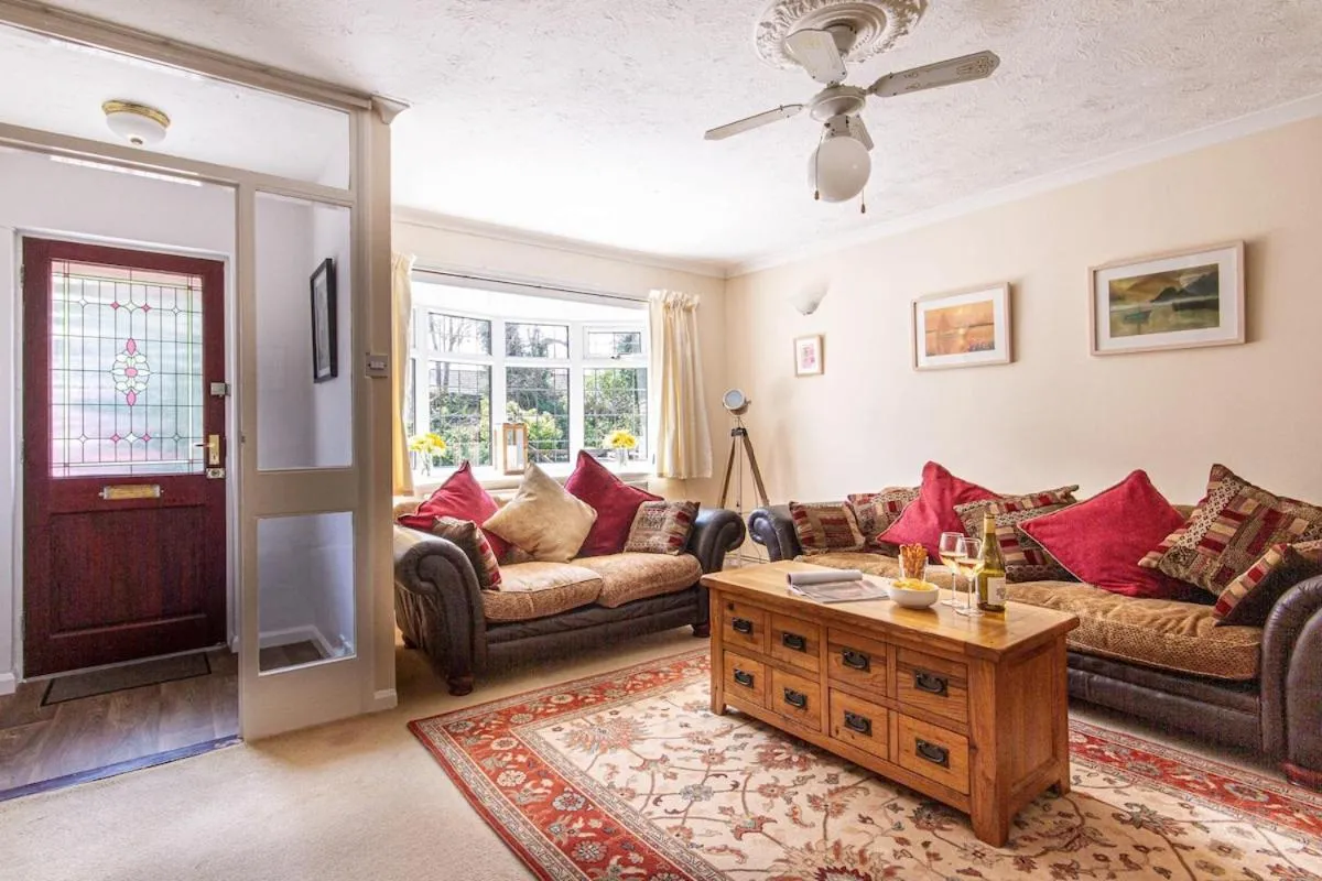 Image 1 of Tranquil 4 Bed Bungalow, Large Garden, Plenty of Parking