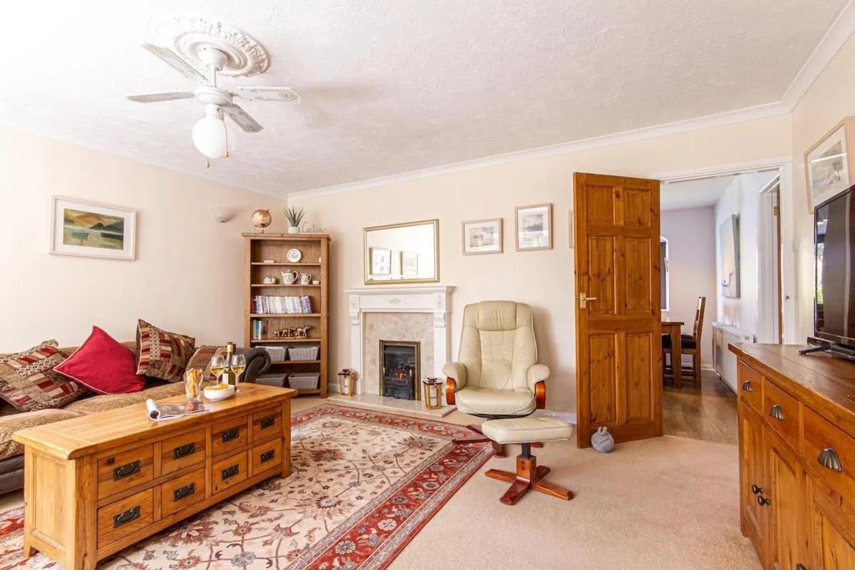 Image 2 of Tranquil 4 Bed Bungalow, Large Garden, Plenty of Parking