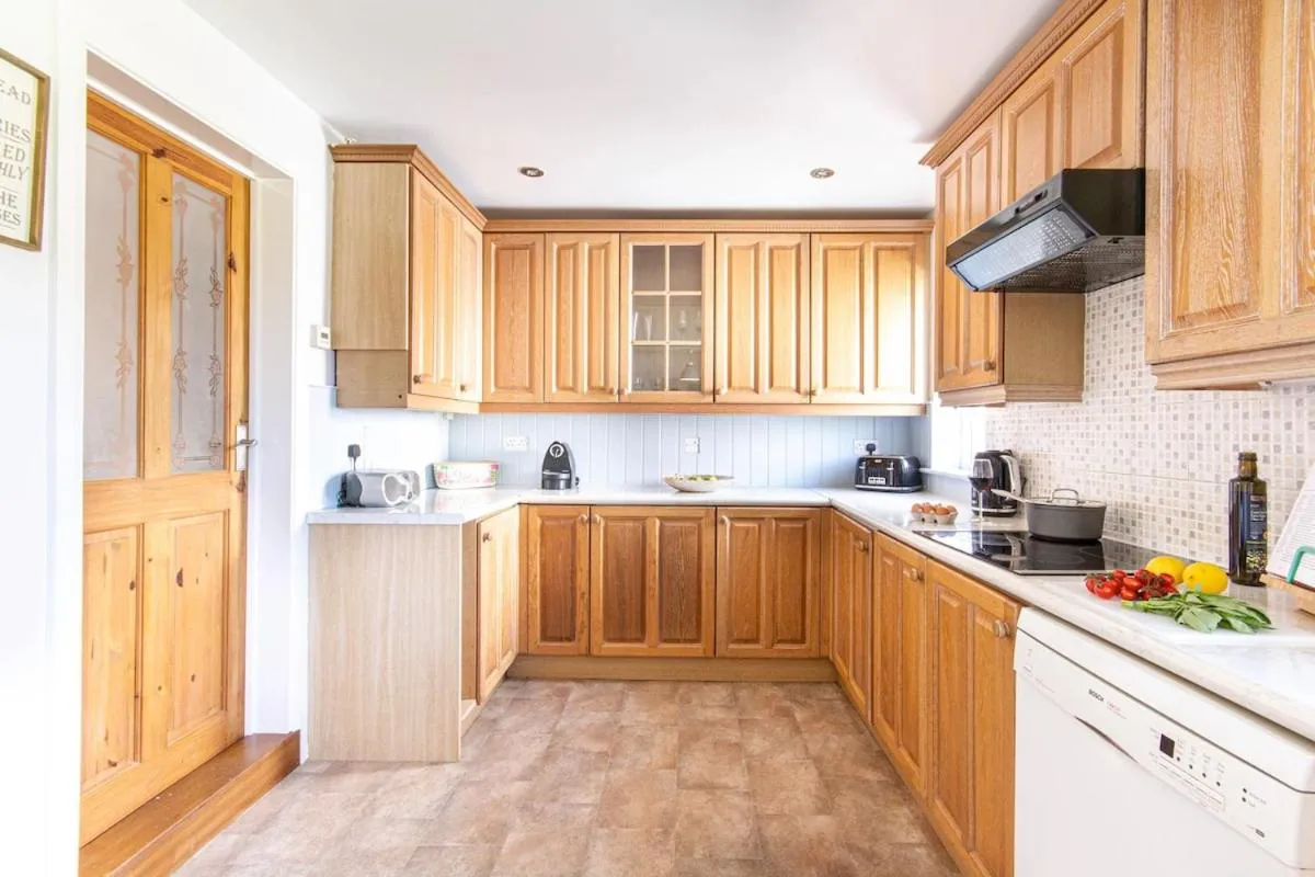 Image 4 of Tranquil 4 Bed Bungalow, Large Garden, Plenty of Parking