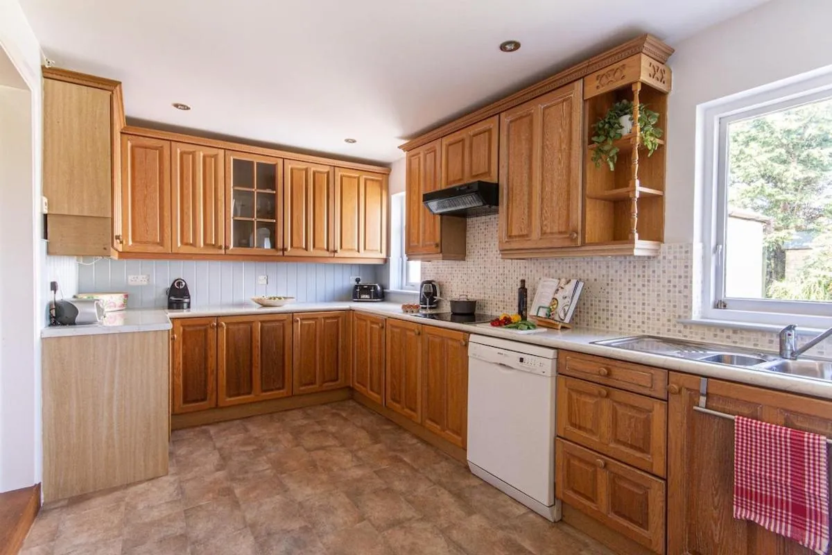 Image 5 of Tranquil 4 Bed Bungalow, Large Garden, Plenty of Parking