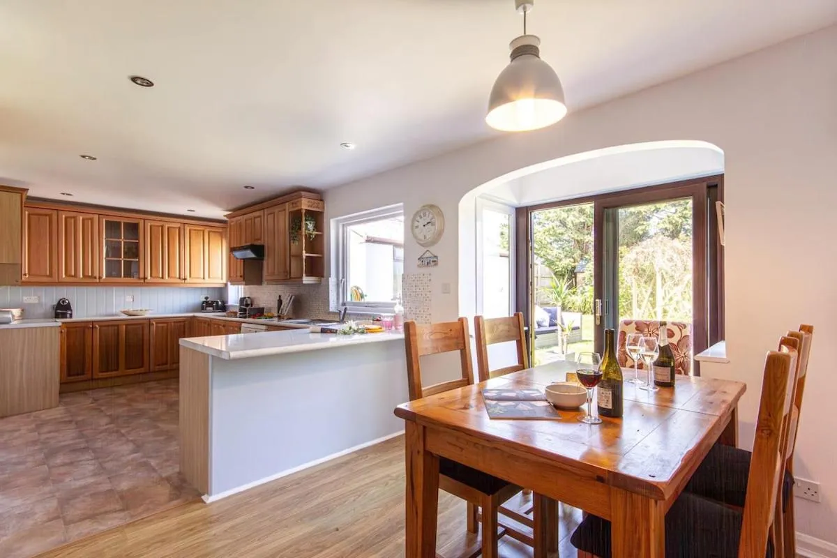 Image 6 of Tranquil 4 Bed Bungalow, Large Garden, Plenty of Parking