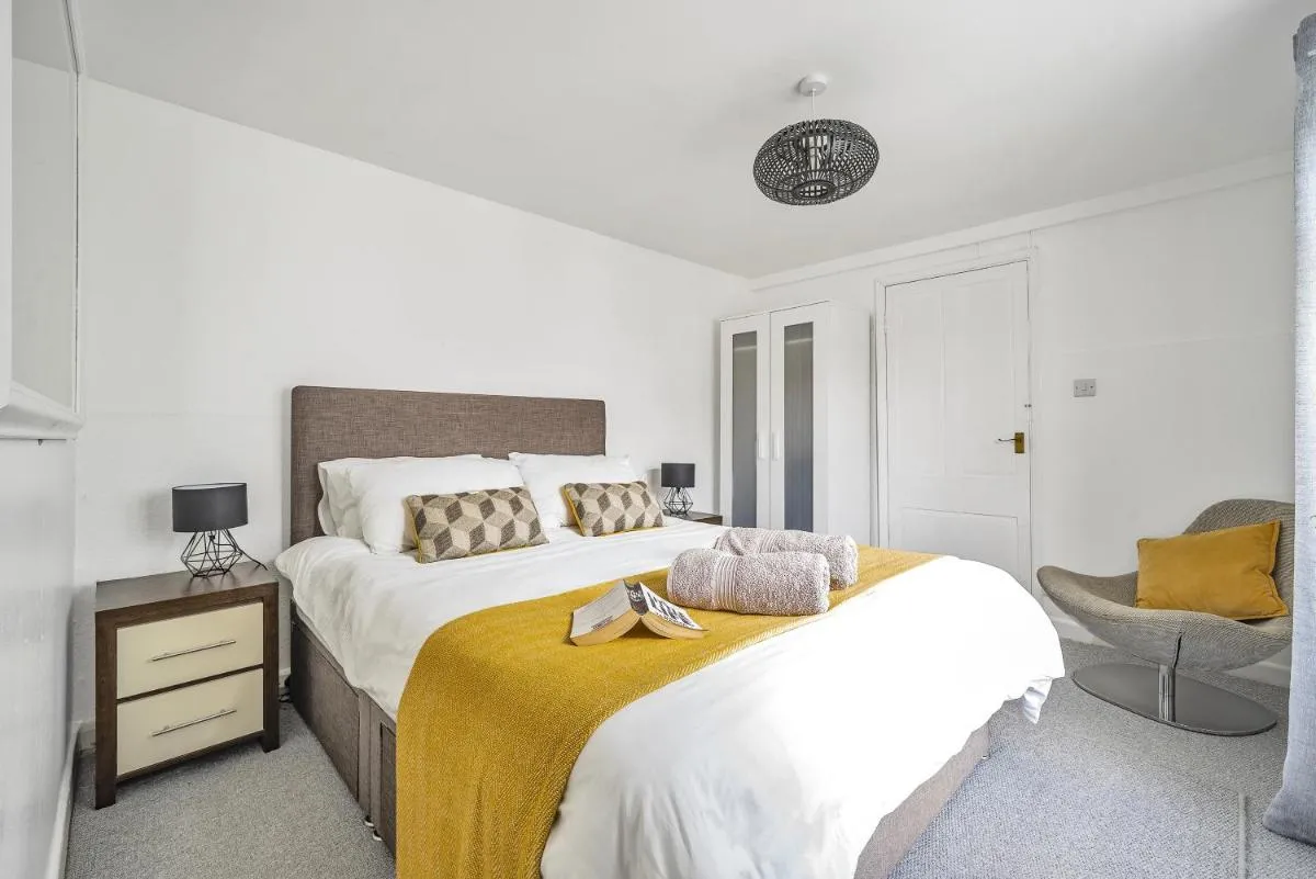 Image 1 of Waters Edge Holiday Home in Hayle, West Cornwall