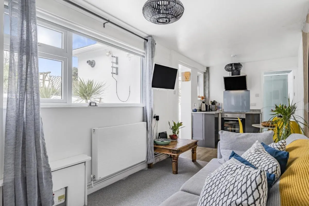 Image 3 of Waters Edge Holiday Home in Hayle, West Cornwall