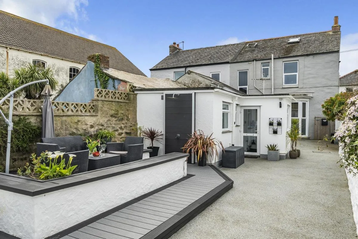 Image 5 of Waters Edge Holiday Home in Hayle, West Cornwall
