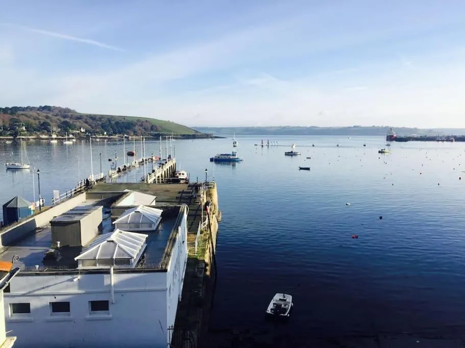 Image of Waterside apartment, central Falmouth, Vi-spring king bed, gated parking