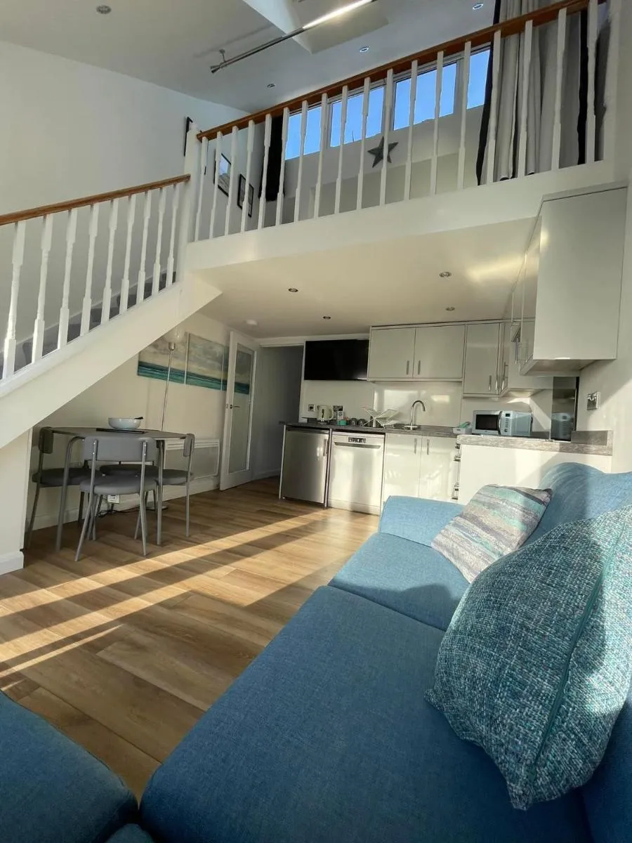 Image 6 of Whispering Waves in Porthtowan, Beachfront Apartment