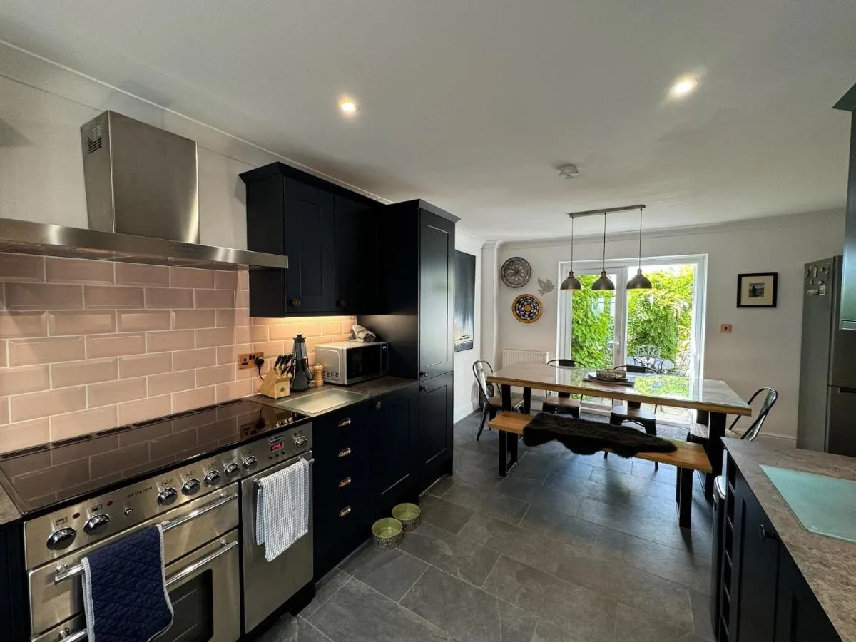 Image 3 of Wisteria House 3 bed sleeps 6
