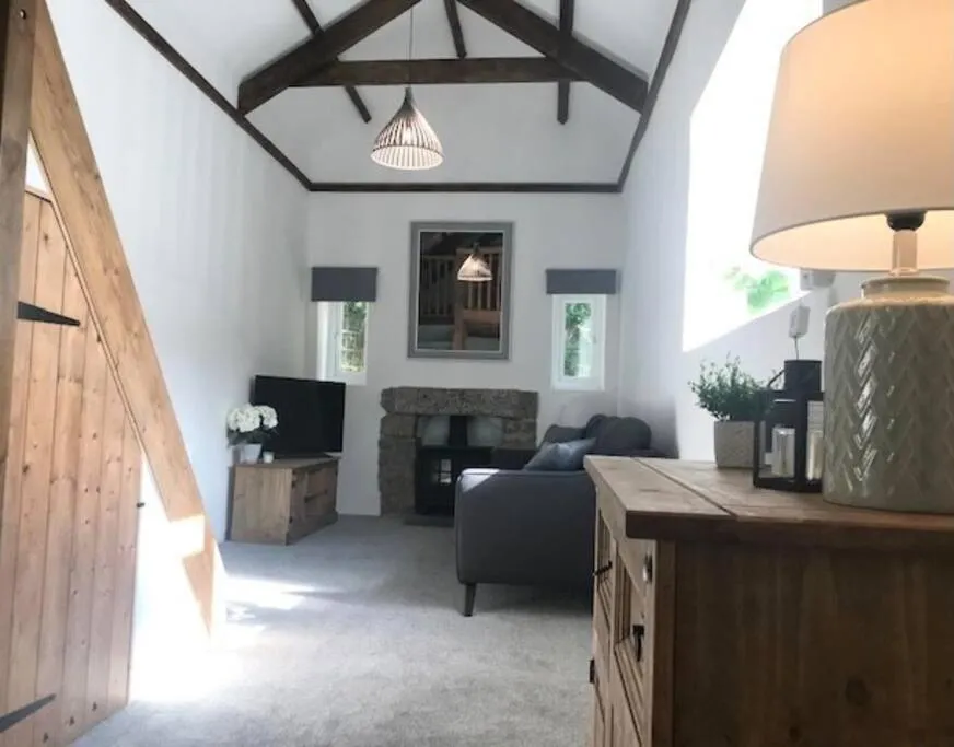 Image 2 of Woodland cottage in Cornwall with walled garden