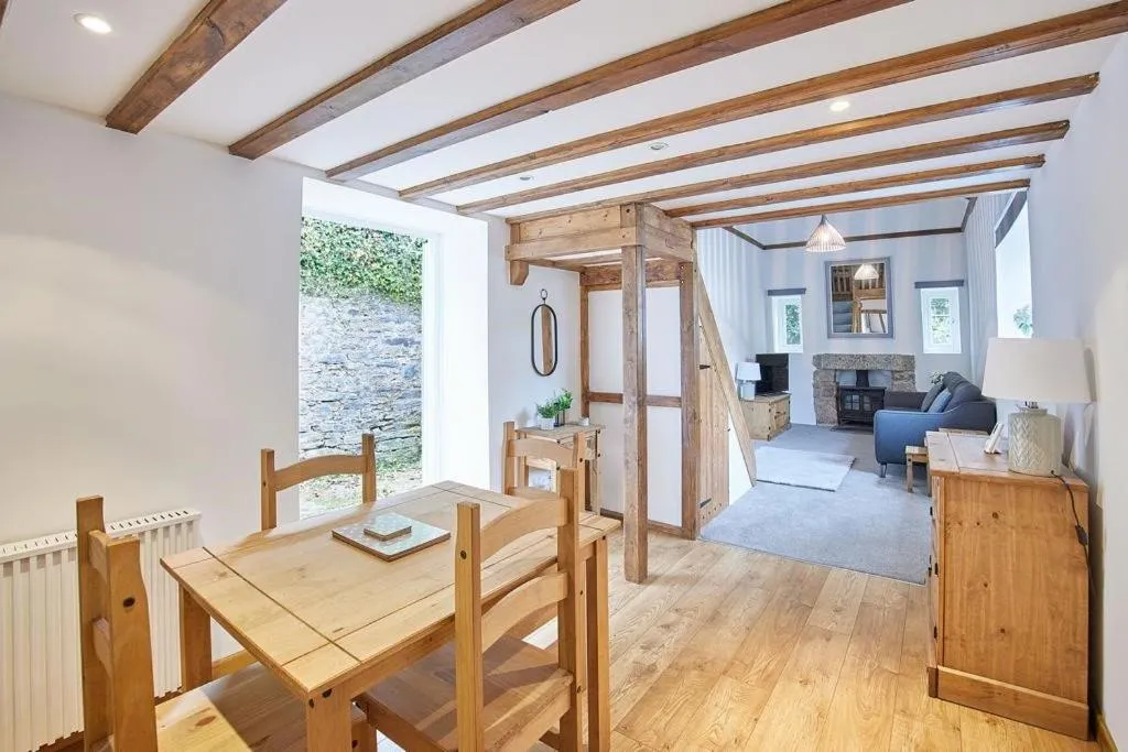 Image of Woodland cottage in Cornwall with walled garden